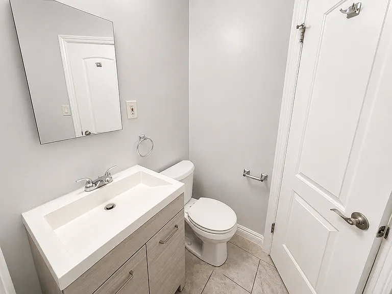 1813 W Victory Blvd — Photo 6