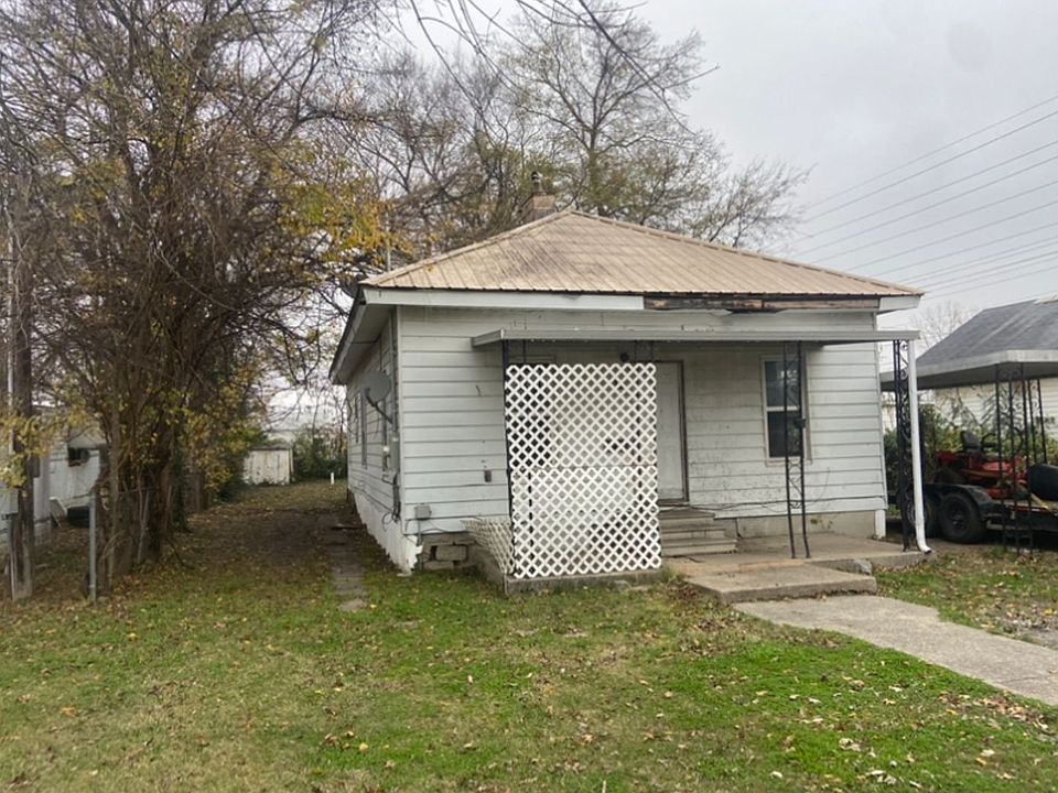 1st image of 102 W Midkiff St