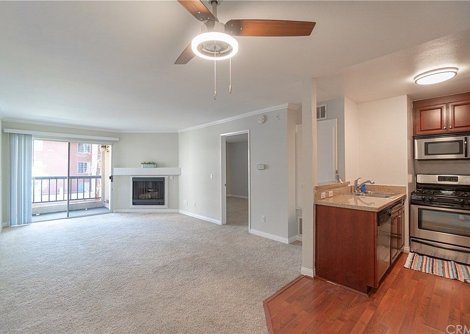 1st image of 5510 Owensmouth Ave APT 228