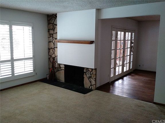 Living Rm & Fireplace