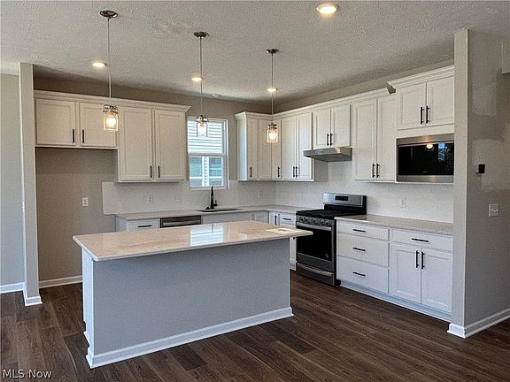 3rd image of 8140 Brookview Ln