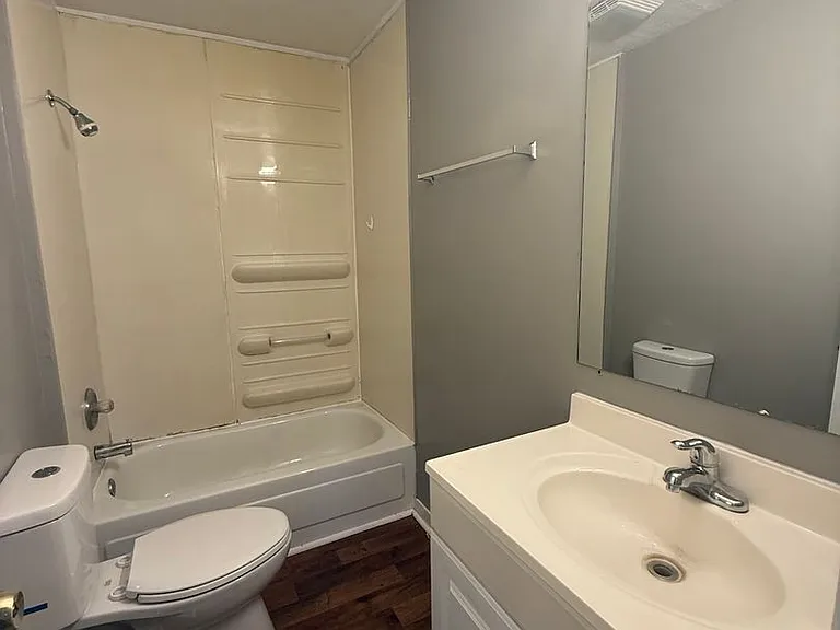 1134 N Brown Ave — Photo 6