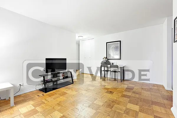 Rented by City Wide Apartments | media 1