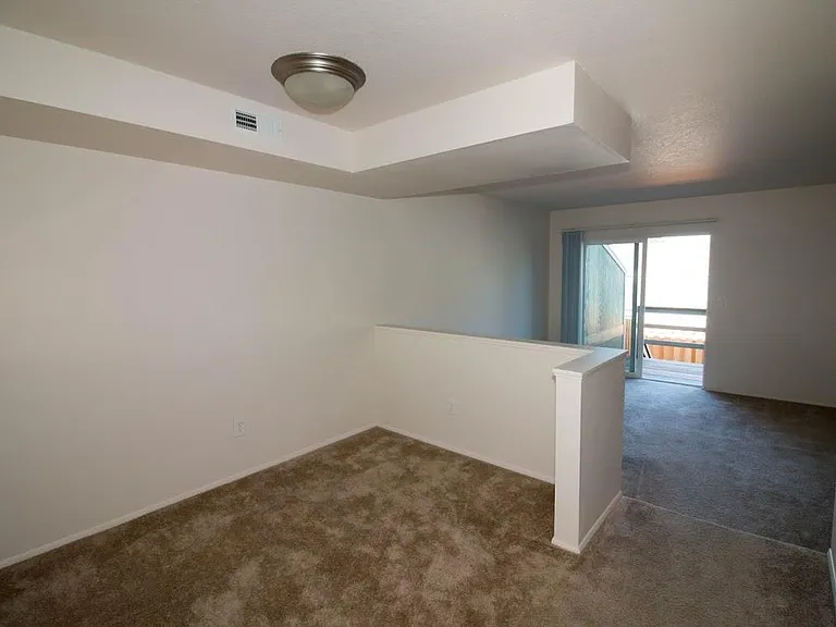 Columbia Crest Townhomes — Photo 15