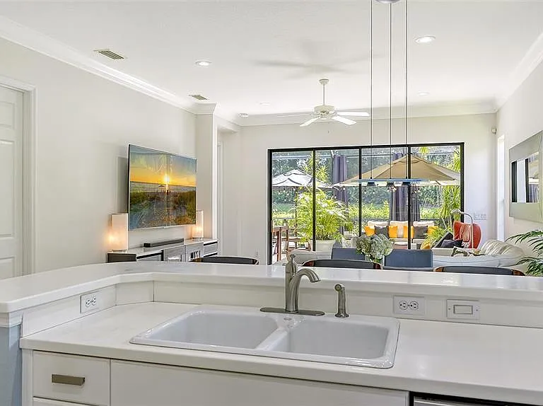 7223 Presidio Gln — Photo 14