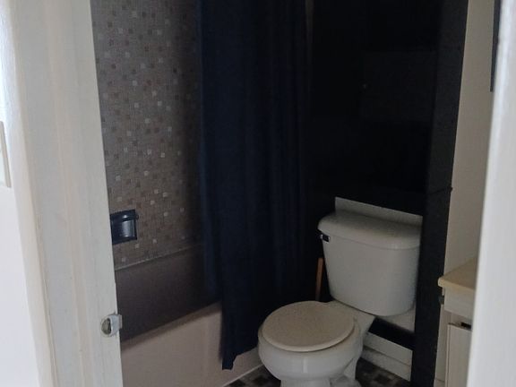 5th image of 4600 Vernon Ave APT 3