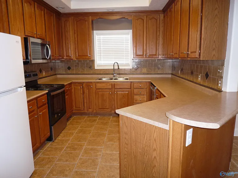 16656 Bellewood Dr — Photo 7