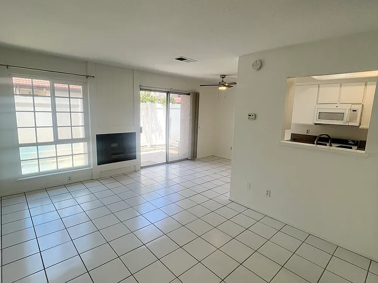 4842 King Cir #B — Photo 4