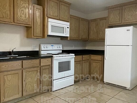 4th image of 415 Pirul St APT 3