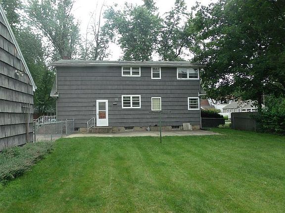 3rd image of 510 Beverly Ct