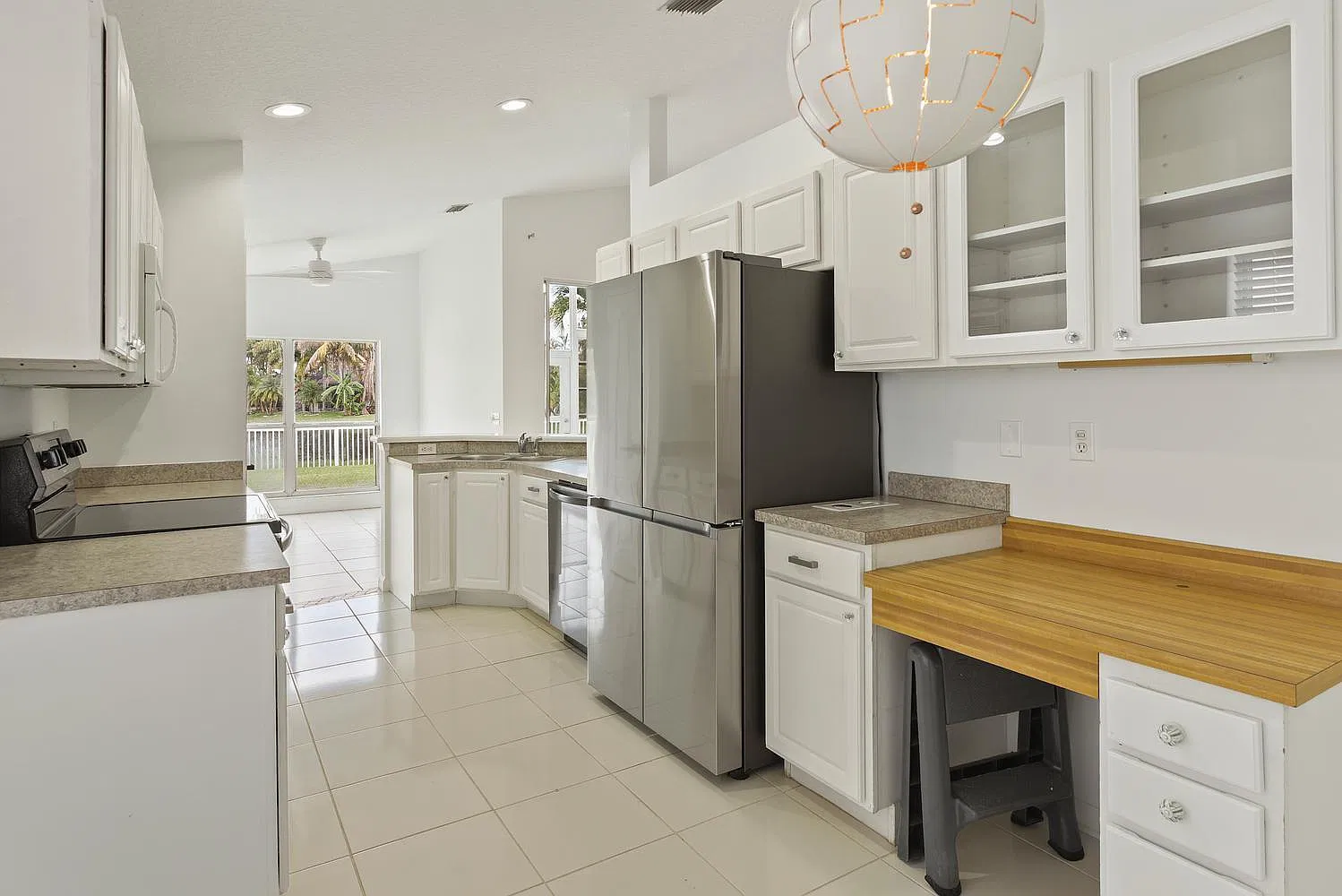 3 bed, 2.0 bath, 1338 sqft, $3,000 — Photo 2
