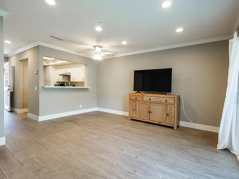 111 Abbeywood Ln — Photo 4
