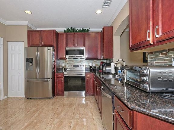 4th image of 9691 Roundstone Cir