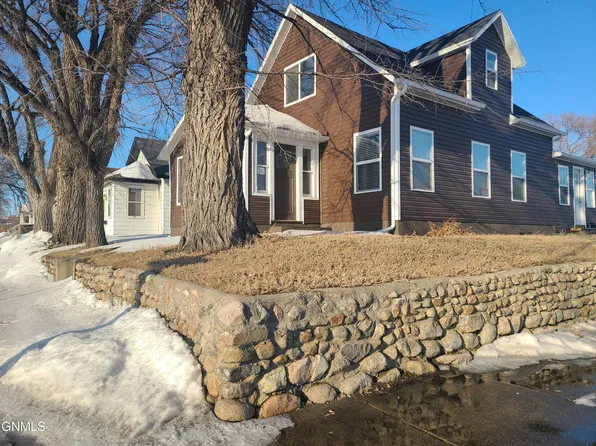 323 S 9th St, Bismarck, ND 58504