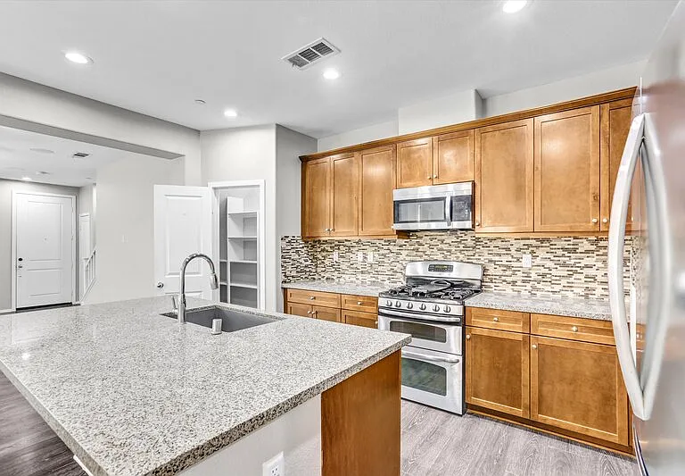 2215 Antonio Dr — Photo 10