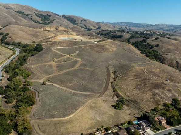 2000 Scott Creek Rd, Milpitas, CA 95035