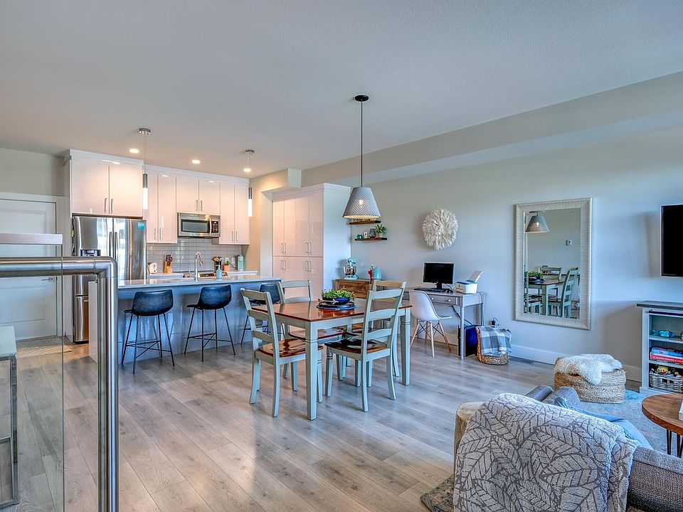 1st image of 115 Wyndham Cres #3