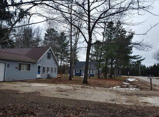 102 Redwine Dr, Houghton Lake, MI 48629