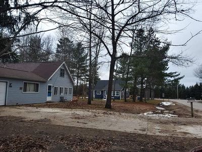 102 Redwine Dr, Houghton Lake, MI, 48629