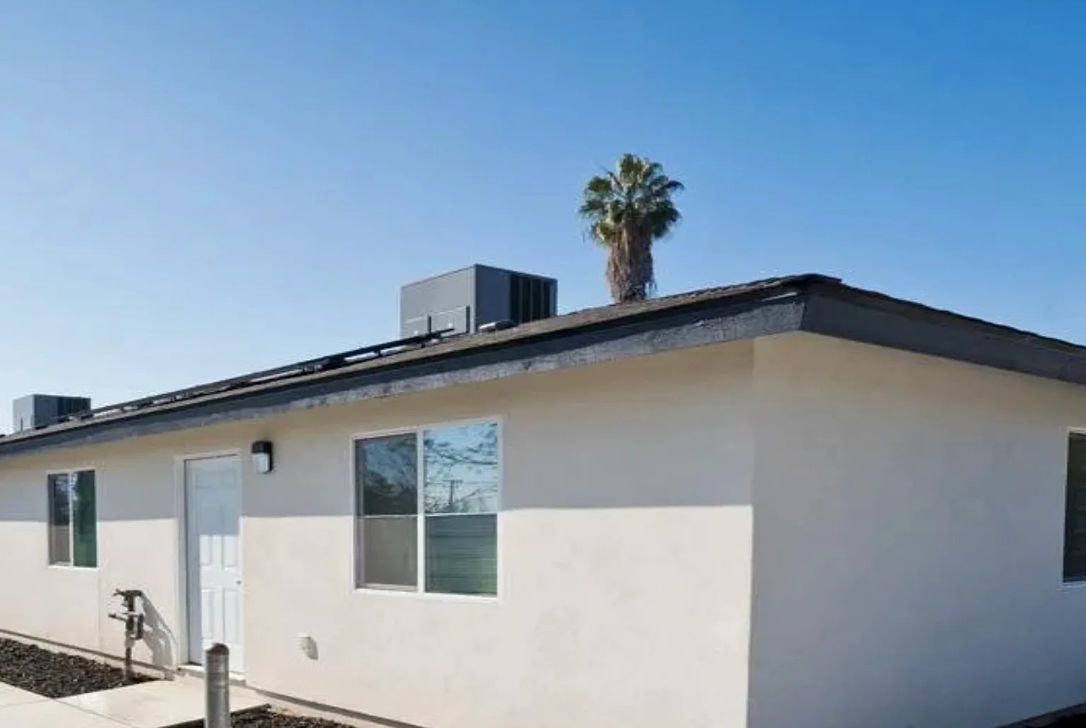 3 bed, 1000 sqft, $2,100 — Photo 4