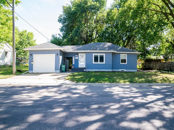 124 E Emory St, Tracy, MN 56175