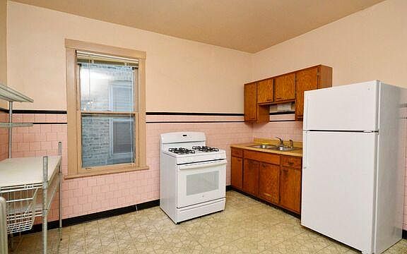 3rd image of 4535 N Sawyer Ave Floor 1