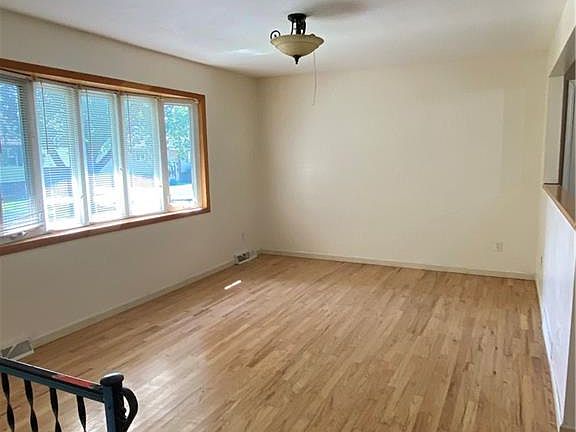 4th image of 39 Ellis Ave