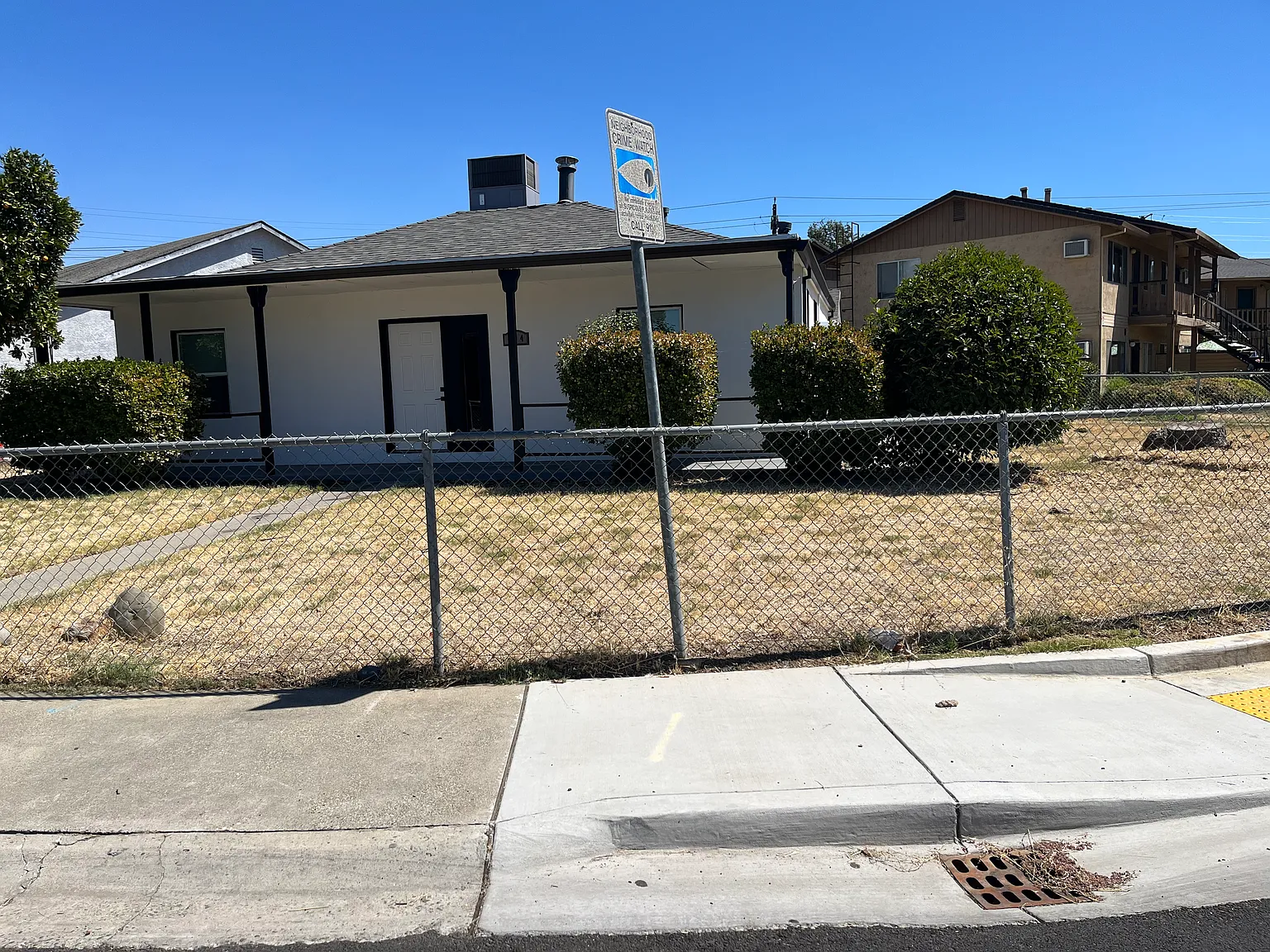 3 bed, 800 sqft, $2,000 — Photo 2