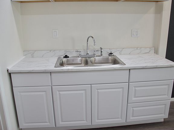 4th image of 366 E 55th St #0