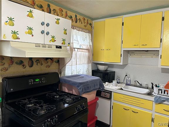 4th image of 221 Stonefield Rd