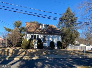 537 S Forklanding Rd, Maple Shade, NJ 08052