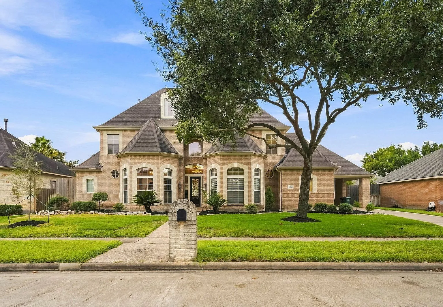 4 bed, 3.5 bath, 4000 sqft, $3,950 — Photo 1
