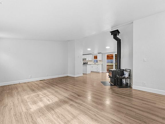5th image of 162 C St