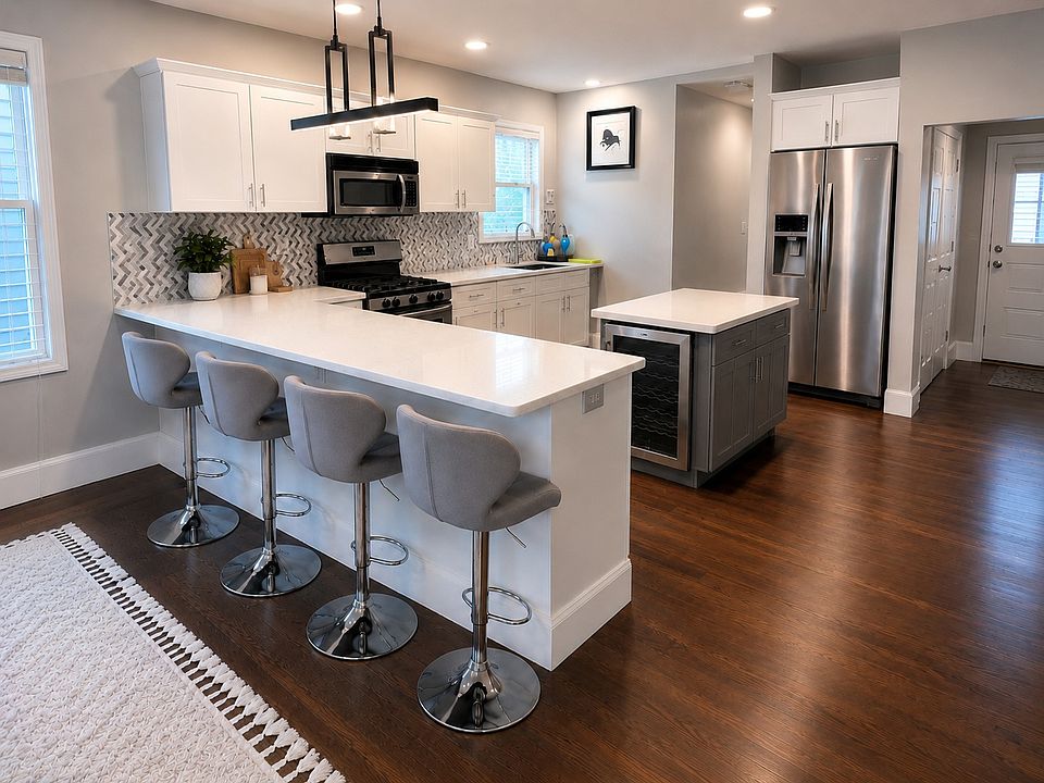 Eat-in Kitchen