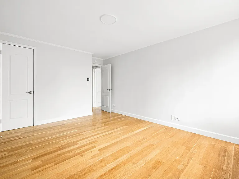 340 E 51st St #PHA — Photo 9