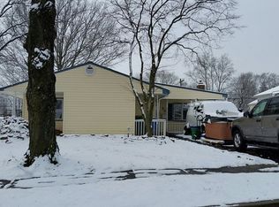 35 Myrtle Ln, Levittown, PA