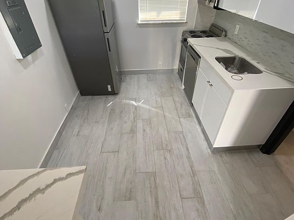 5th image of 227 SE 1st St #6