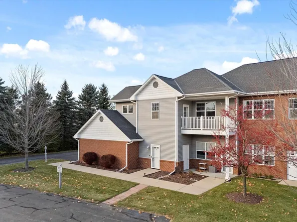 699 West Dekora STREET #G, Saukville, WI 53080