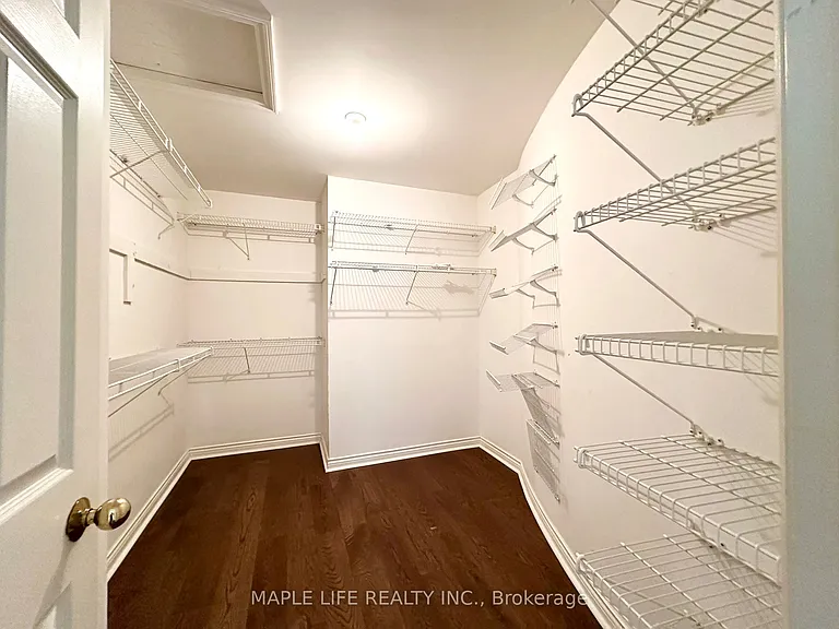 52 Prince Edward Blvd — Photo 24