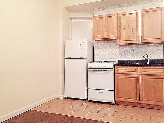 4th image of 42 W 72nd St APT 2C