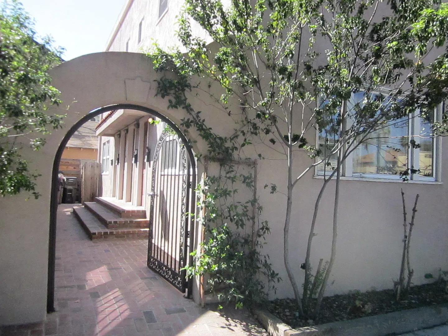 724 — Photo 1
