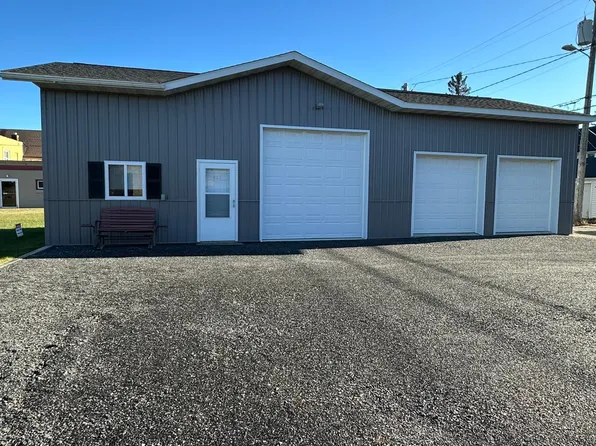 425 4th St, International Falls, MN 56649