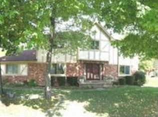 30196 Fox Club Dr, Farmington Hills, MI