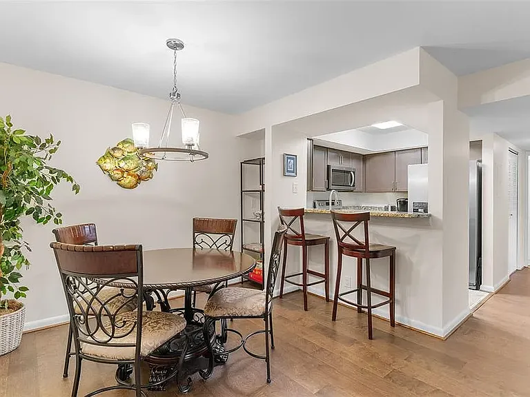 19505 Quesada Ave — Photo 9