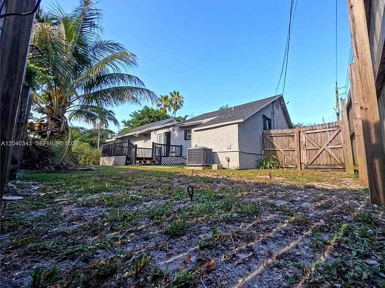 2218 N Harding St — Photo 18