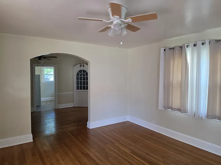 419 Virginia Ave — Photo 3