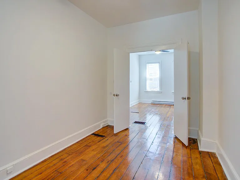 329 E Chestnut St #1 — Photo 9