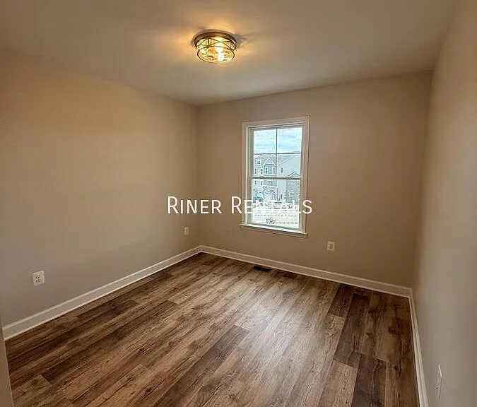 1327 Derby Dr — Photo 10