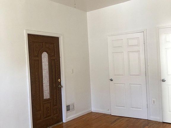 4th image of 1326 Clay Ave #1