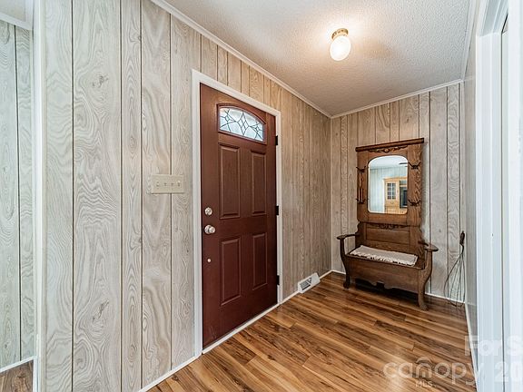5th image of 307 Winona Ave